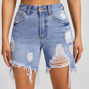 Shorts - Ett par fina blåa shorts från SHEIN i storlek L. Mycket bra kvalité och slitstarkt jeans material. Aldrig använda då de inte passar mig. Pris 100kr ink frakt🦋