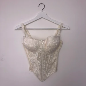 Aesthetic korsett - Så himla fin aesthetic korsett, påminner mig om pinterest plagg och Bridgeton! Går att justera/ta bort banden. 