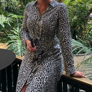 Långklänning  - Inköpt förra våren, i mycket gott skick och framförallt väldigt bekväm🌞 Köparen får stå för frakten.