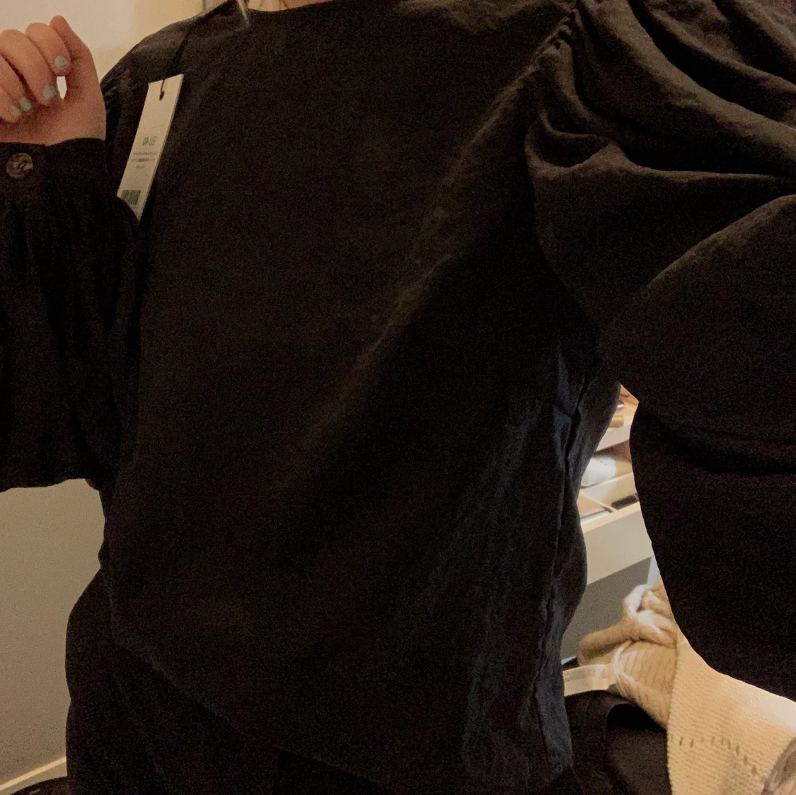 Svart topp, frakten ingår i priset - 90