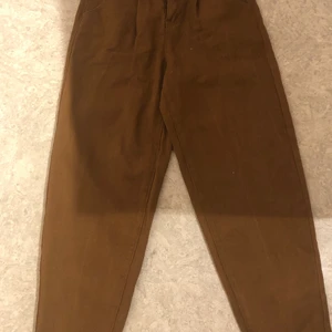 Bruna jeans - Bruna jeans i storlek xs