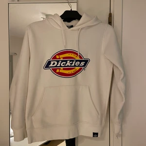 Dickis hoodie  - Storlek xs, passar som en xs/s. Tjock material. Anvönd 1 gpng