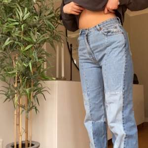 Säljer dessa super snygga lappade jeans i olika färger. Nästan aldrig använda! Hör av dig om du är intresserad!💕