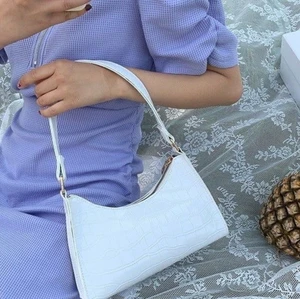 vit baugetteväska - jättesöt baugetteväska som tyvärr inte används💖💖