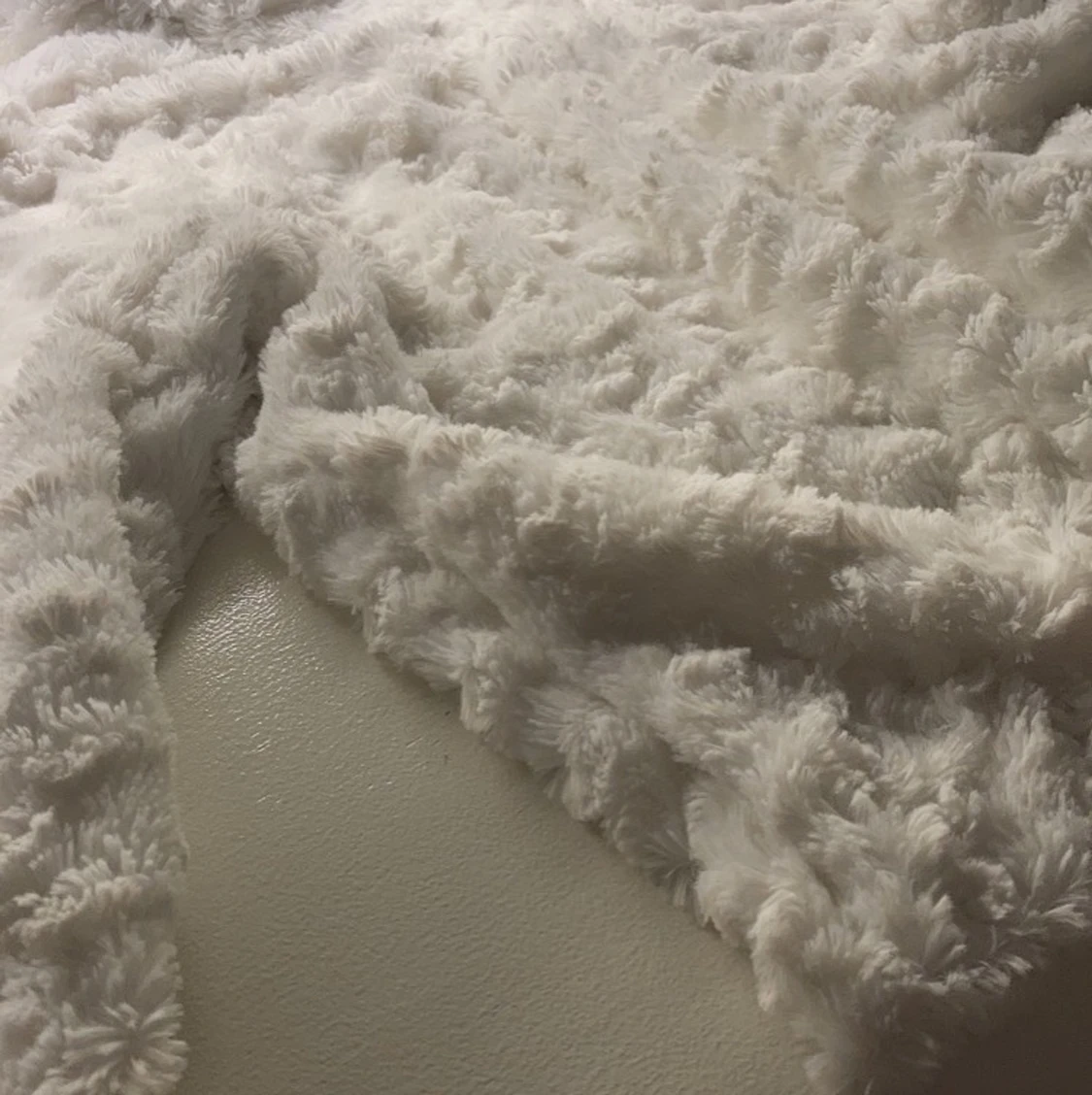 Fluffig och vit munkjacka med luva! - 91