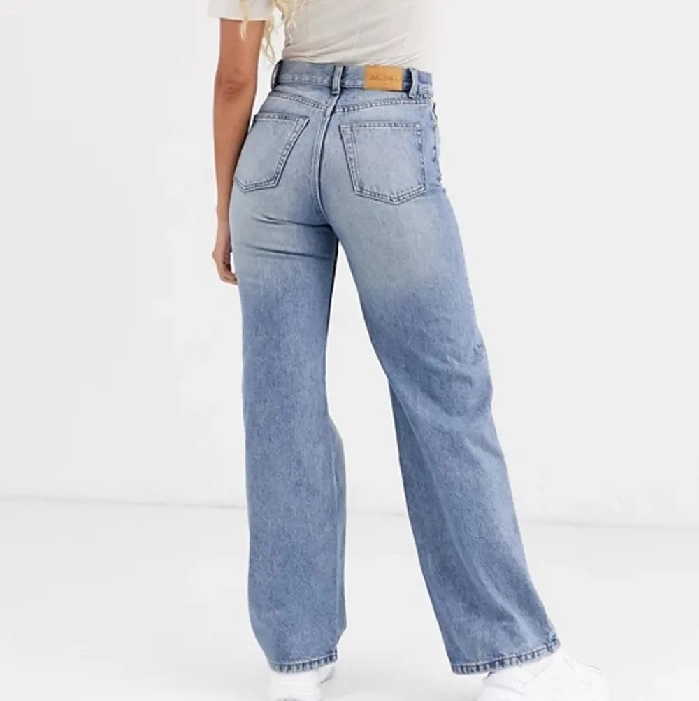 Jeans köpta från monki o modellen yoko, använda lagom mycket men inga defekter❤️. Jeans & Byxor.