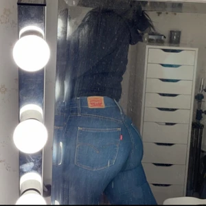 Levis jeans - Använda 1 gång pga för små, jag är 164 o dom är perfekt i längden på mig 