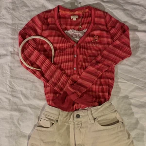 Randig tröja  - Så fin och unik tröja! Från bikbok i storlek M, väldigt stretchig så passar mig som har S och skulle säkert passa större! 