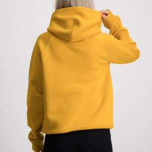 Säljer min gul/orange hoodie från cubus i storlek 158 passar 13 till 14 åringar💛🙈💛