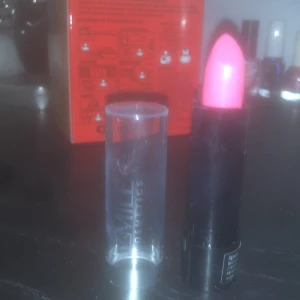 Smink - Säljer detta för jag inte gillar färgen på mig.. den är bara testad en gång. Skriv för frågor eller intresse 💗