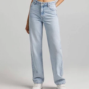 Jeans - Bershka storlek 36. Alla lappar kvar. Går till backen på mig som är 169. 150kr plus frakt 66kr