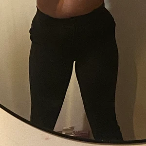 Kostymbyxor - Dessa kostymbyxor från H&M är tyvärr för små för mig. De är i nyskick och inget slitage eller liknande. Har små veck och är superfina till en vit skjorta eller liknande. 