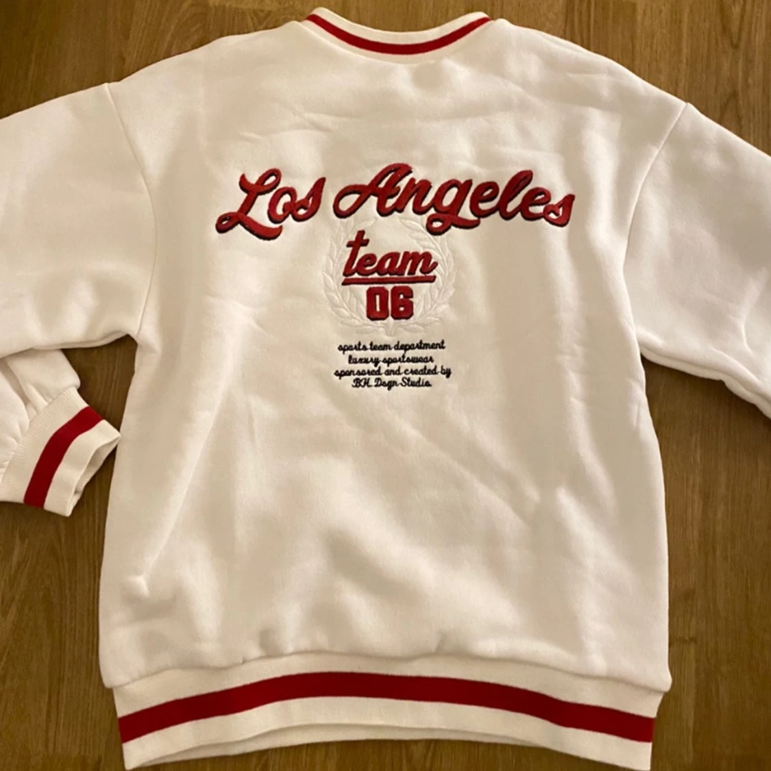 Vitt/rött mjuskisset