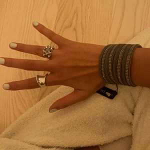 Oanvänt armband - Jätte fint oanvänt armband som matchar till allt!