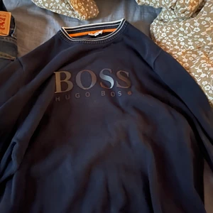 Tjocktröja storlek Xs - Hugo boss tröja i mycket bra skick. Storlek Xs. 500 kr plus frakt 