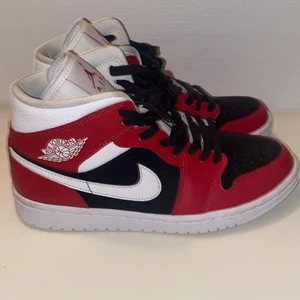 Jordans  - Helt nytt skick. Använda två gånger. Kan mötas up eller frakta💕