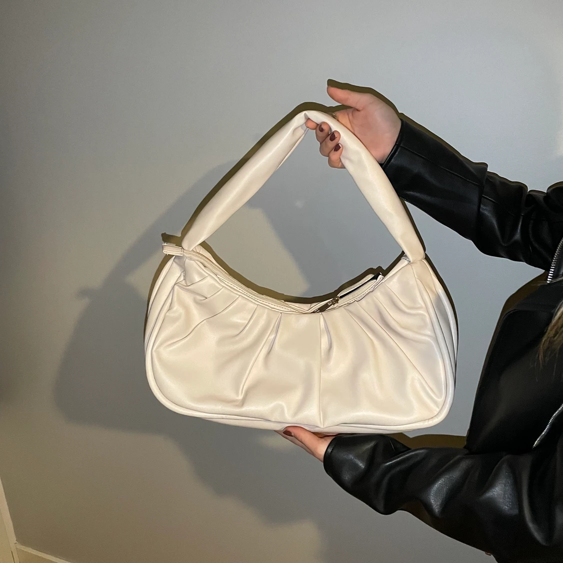 Beige rymlig väska - 90