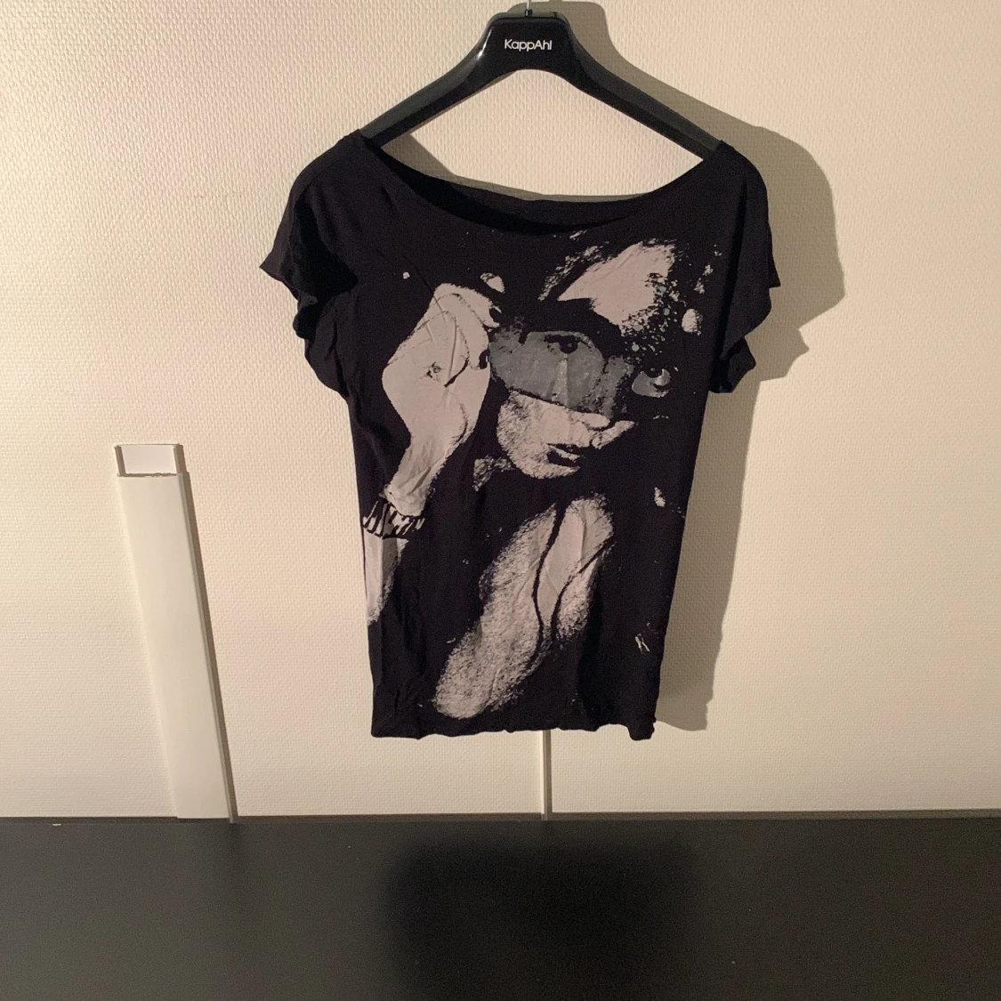 Svart T-Shirt med coolt tryck