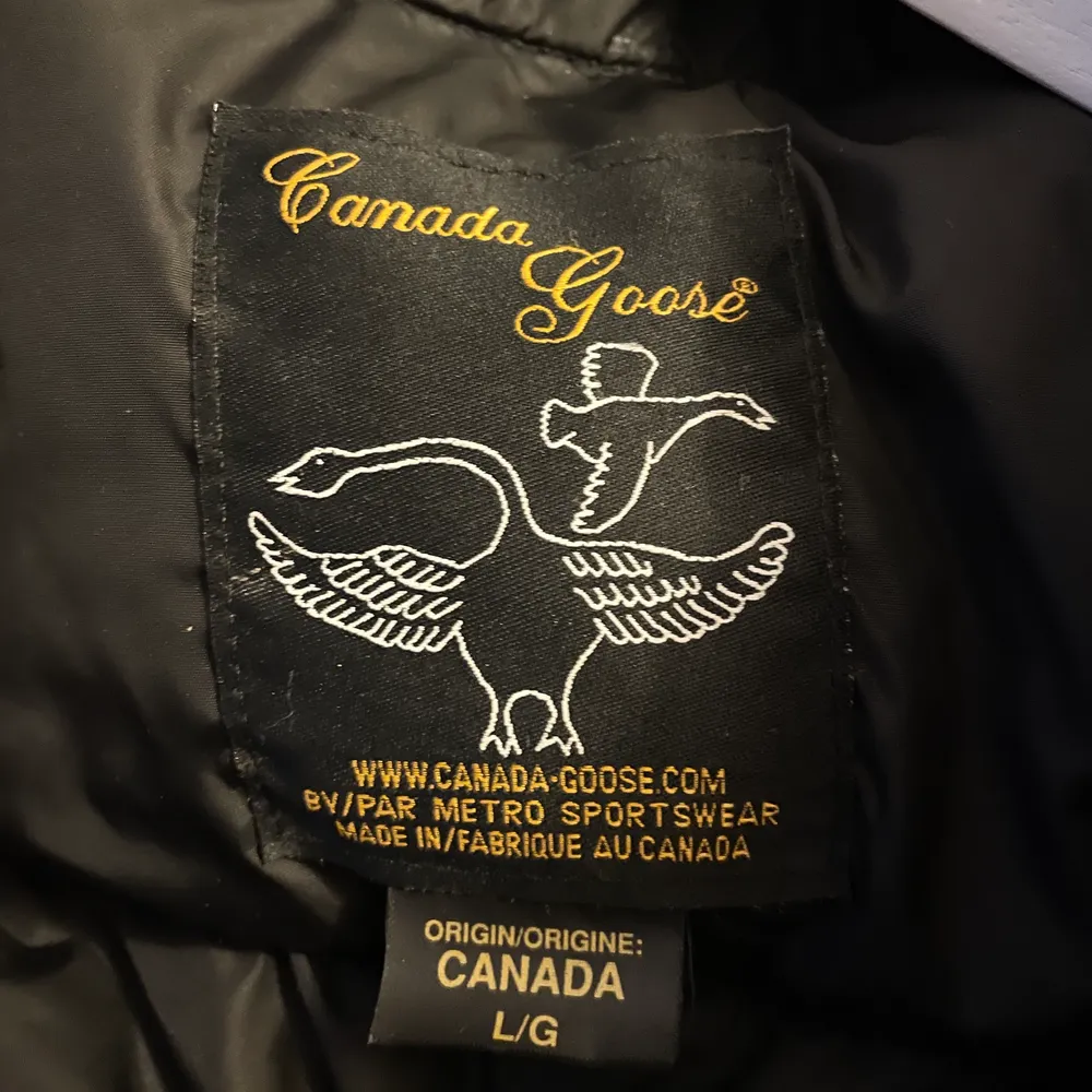 En canada goose väst, storlek L.  Gammal modell. Jackor.