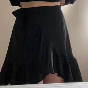 Kjol - Kjol från Chelsea, aldrig använd storlek S men passar många storlekar då den är justerbar.