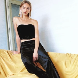 Slutsåld Corset/bustier top från Zara💞💞💞 - Helt slutsåld top ifrån zara i strlk M, säljer pga för liten💞 jättefin helt nyköpt (lappen kvar). Passar perfekt nu till nyår. Om du vill se mer detaljer på den är de bara att skriva💞