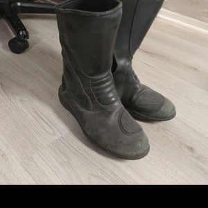 Mc skor - Säljer av min mc utrustning/ kom med bud