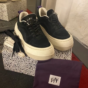 Eytys sonic skor  - Svarta eytys sonic skor använda Max 15 gånger. Slutsålda överallt, nypris 2000kr