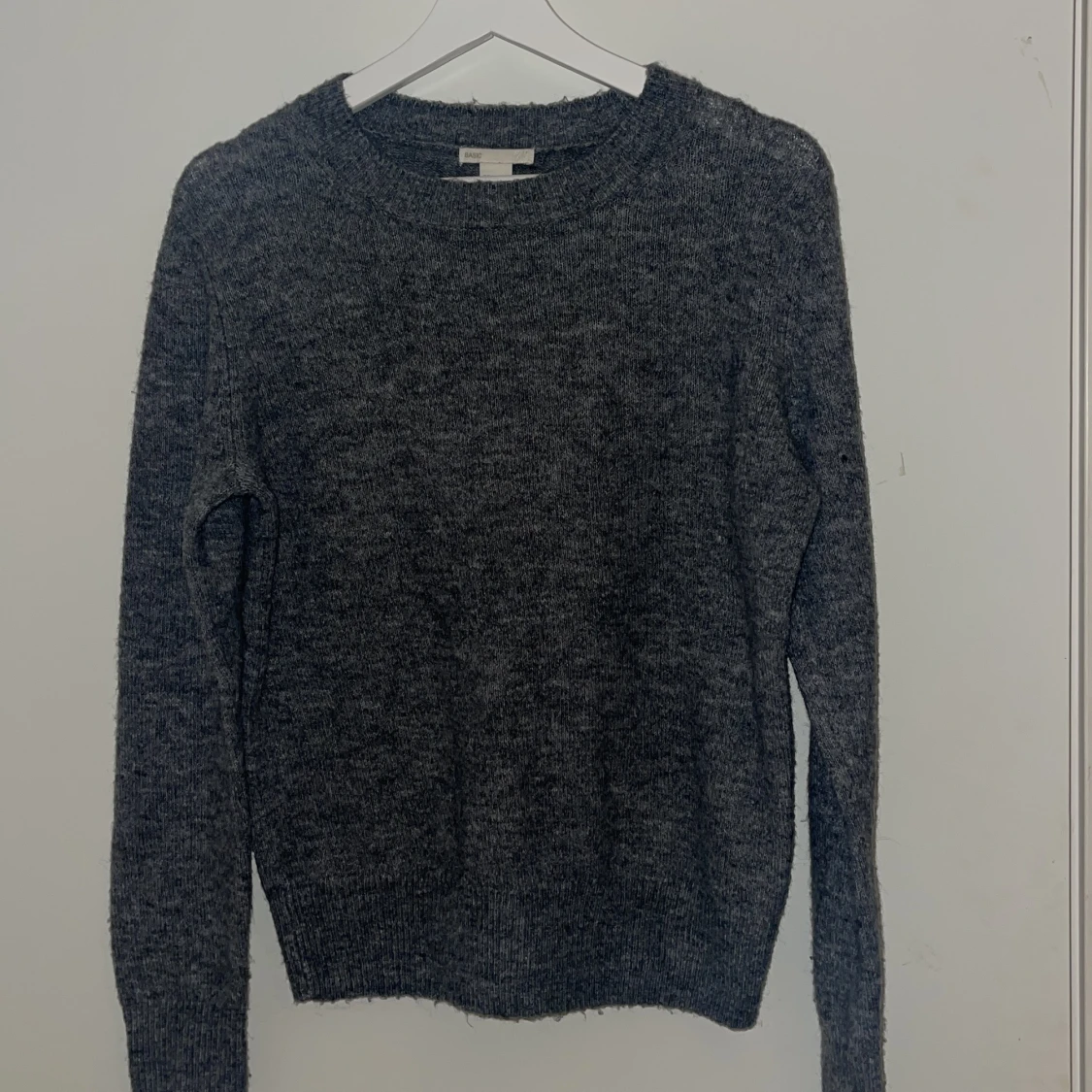 Mörk grå stickad tröja hm