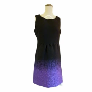 Ny Desigual klänning stl38  - Snygg och helt ny klänning med prislappen kvar i stl 38 från Desigual.  Inköpt för 600kr men orginalpriset var 1649kr. Frakt tillkommer eller hämtas på Södermalm. Säljes för 400kr Första bilden är lånad från internet, resten är egna. Skicka ett meddelande vid eventuella frågor :)