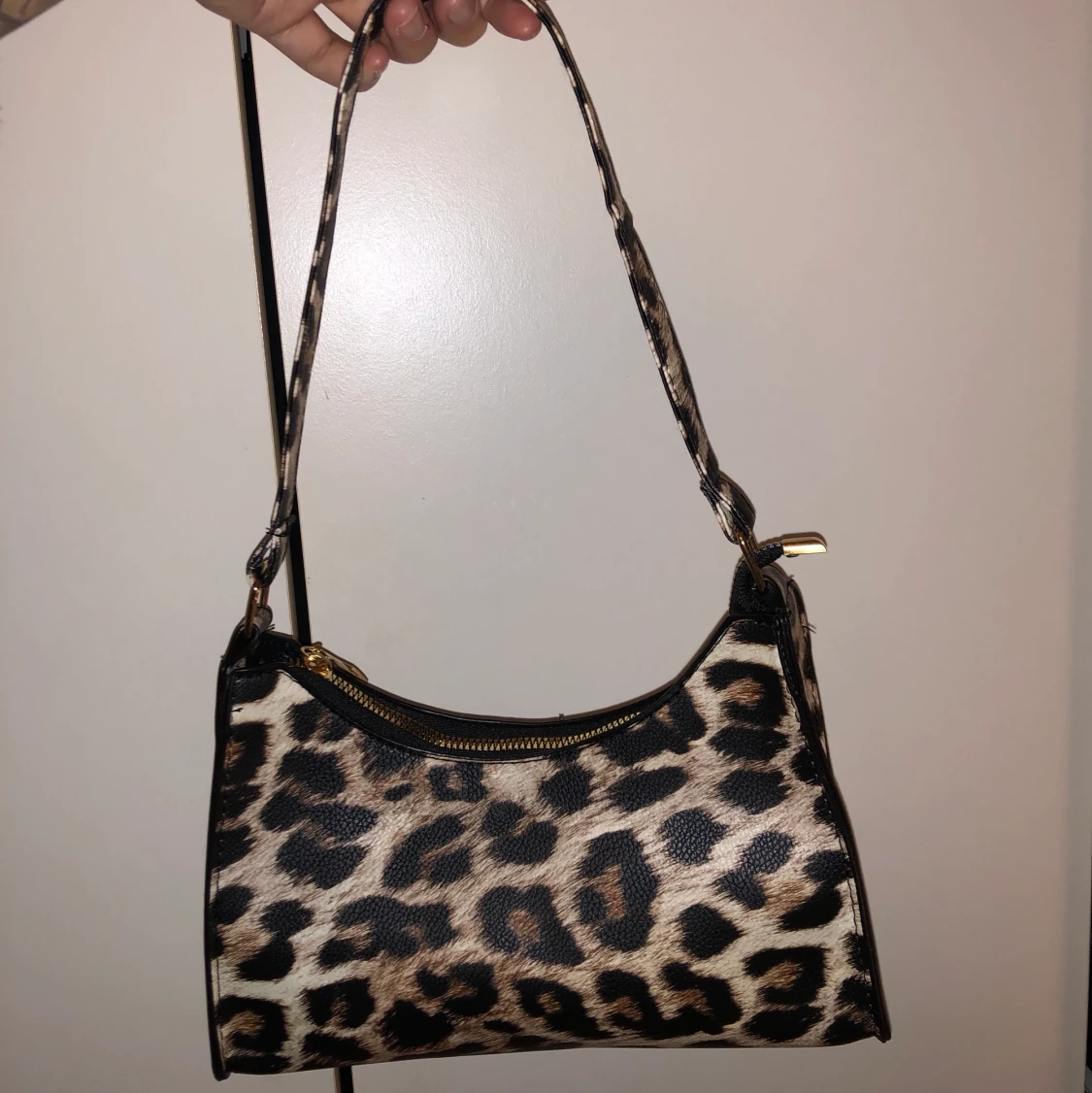 Nya väskor i förpackning