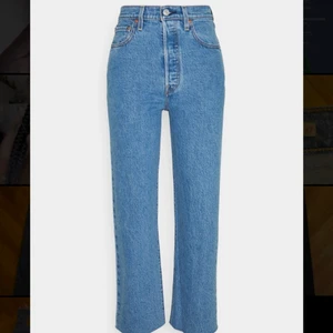 Levis ribcage ankle w27 l27 - Helt nya Levis-jeans, enbart använda en gång. Nypris 1200kr