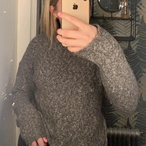 NA-KD Stl Xs/S - En grå tjock tröja Stl Xs , men skulle säga S. Aldrig använd. 