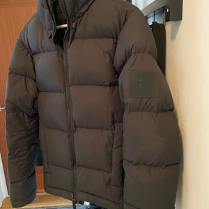 Peak performance vinterjacka  - Ny svart peak vinterjacka i storlek S 