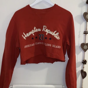 Hamton Republic croptop - Orange/koppar croptop från Hampton Republic. Storlek M på lappen, skulle ej rekomendera för någon längre än 175