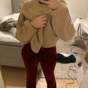 Juicy Couture byxor - Säljer dessa juicy couture byxor köpta för ca 1 år sen. Använda 1 gång! Köpa på Urban outfitters för 899kr. Mitt pris: 500(pris kan diskuteras) 