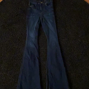 Bootcut jeans  - Super fina bootcut jeans ifrån DRDENIM. Säljer för de är för långa för mig. 