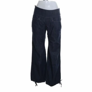 Lågmidjade baggy jeans  - Säljer ett par lågmidjade jeans då de är för små på mig😭 har bild på dom på det är bara att höra av sig och fråga!