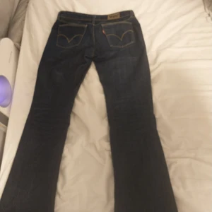 Ett par jeans ifrån Levis st 36 - Ett par Low waisted bootcut jeans ifrån Levis storlek 34/36☺️