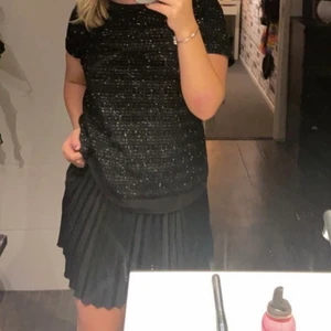 Ur snygg tröja! - Säljer denna skitsnygga t-shirt tröjan med ett stickad material,köparen står för frakt