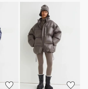 Pufferjacket - Säljer nu denna populära, slutsålda jackan från h&m i M då den är för stor för mig. Buda i kommentarerna😋🙌🏽 (Nypris 1299)