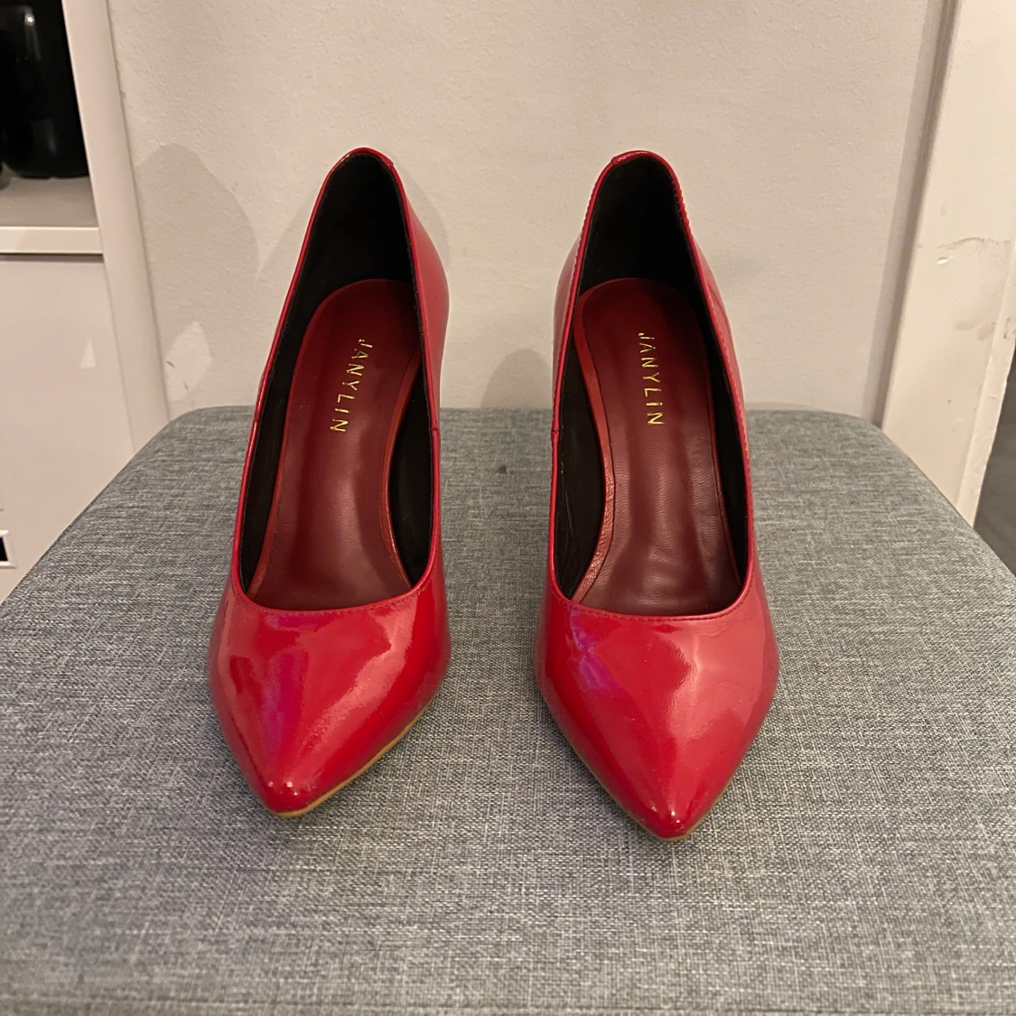Röda pumps i lack - 90