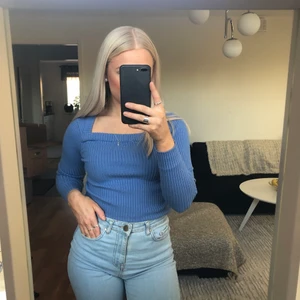 Tröja - Säljer denna blåa topp från Gina tricot! Pris 90kr + frakt. Skriv ifall du är intresserad 🥰💫