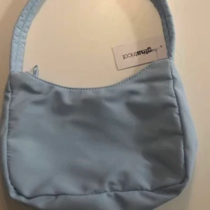 Blå hand väska  - Helt ny hand väska från Gina 