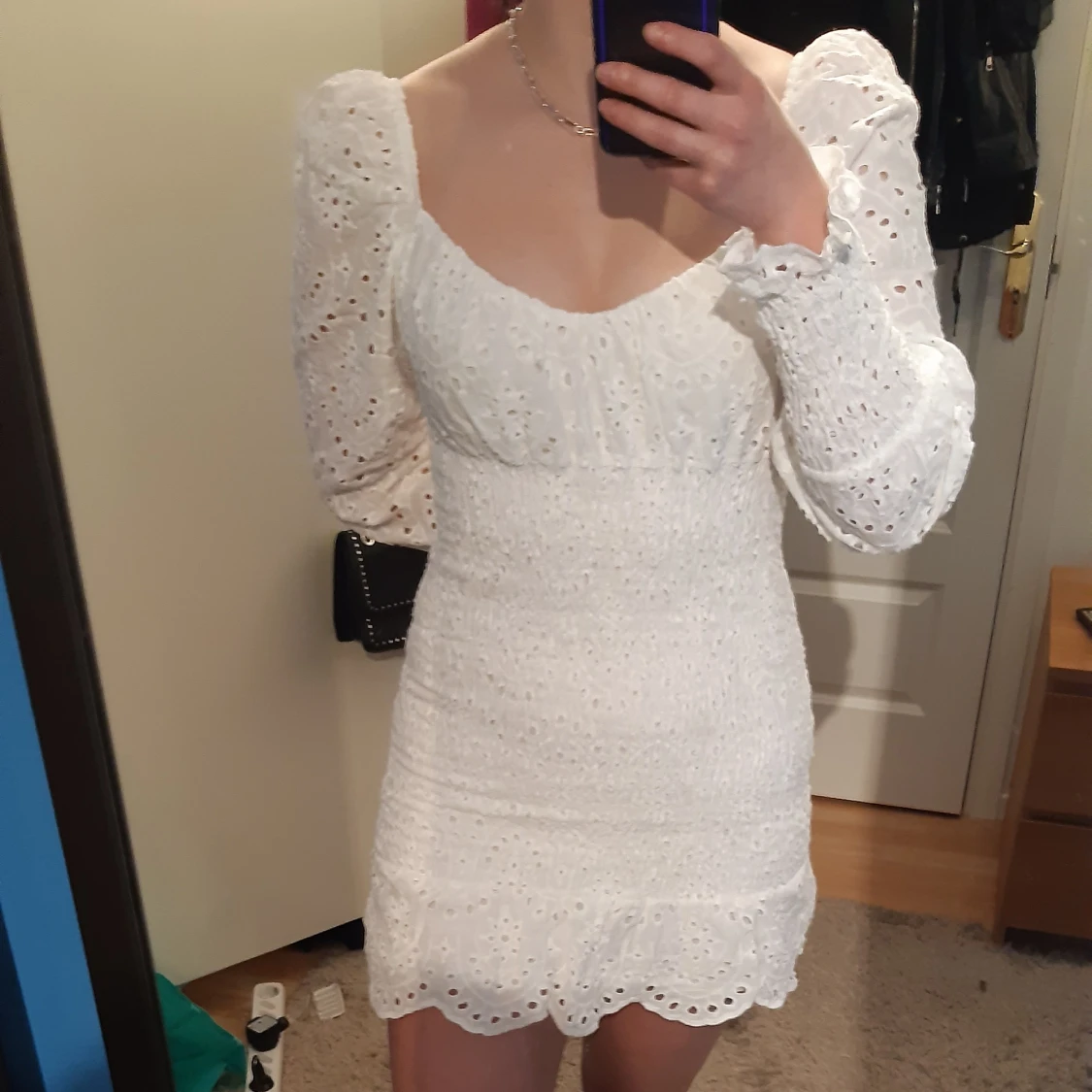 Vit klänning med puffärmar - 90