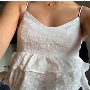 Vit topp - Jättesöt vitt topp! Bra skick💗💗