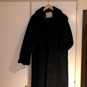 Carin Wester  - Helt ny Teddy kappa som jag aldrig använder. Strl 34 men stor i strl så mer en 36. Köpt på Åhléns. 