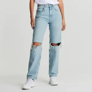 Säljer dessa jeans från ginatricot. Skriv för egna bilder! Kan gå ner i pris vid snabbt köp!
