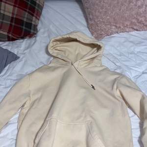 Beige hoodie i XS, Används aldrig, Från Hm, Orginell pris är 150kr
