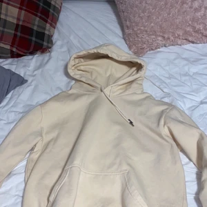 Beige hoodie🥰 - Beige hoodie i XS, Används aldrig, Från Hm, Orginell pris är 150kr