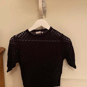 Svart topp - Oanvänd då jag glömt bort att jag hade den🤍